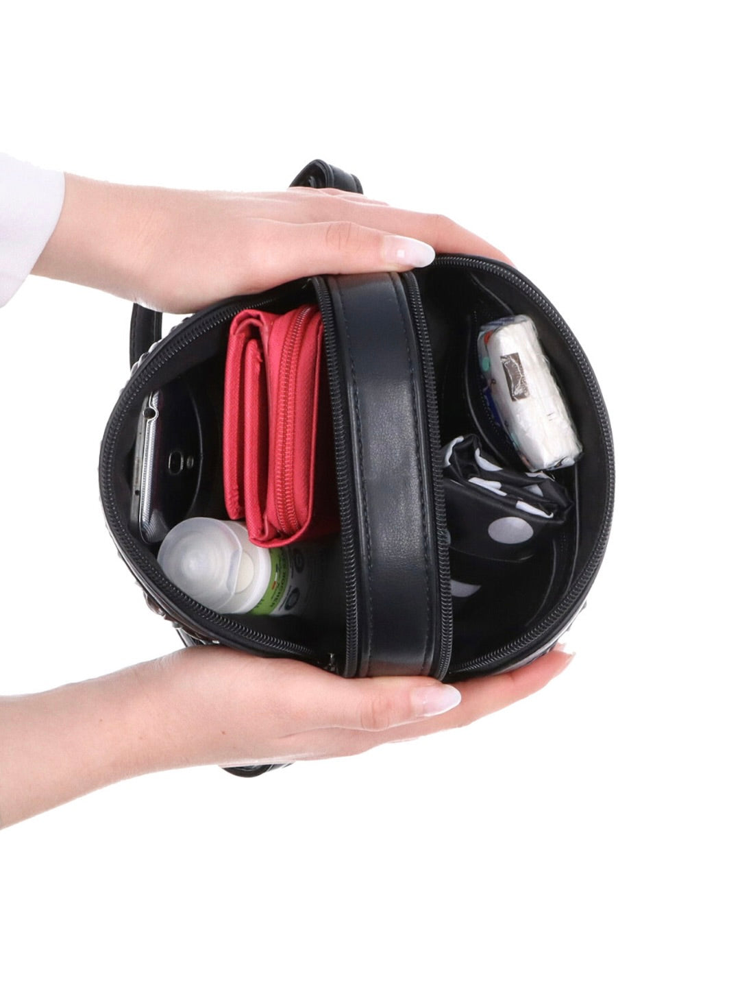 Malá společenská crossbody LeSands přes rameno