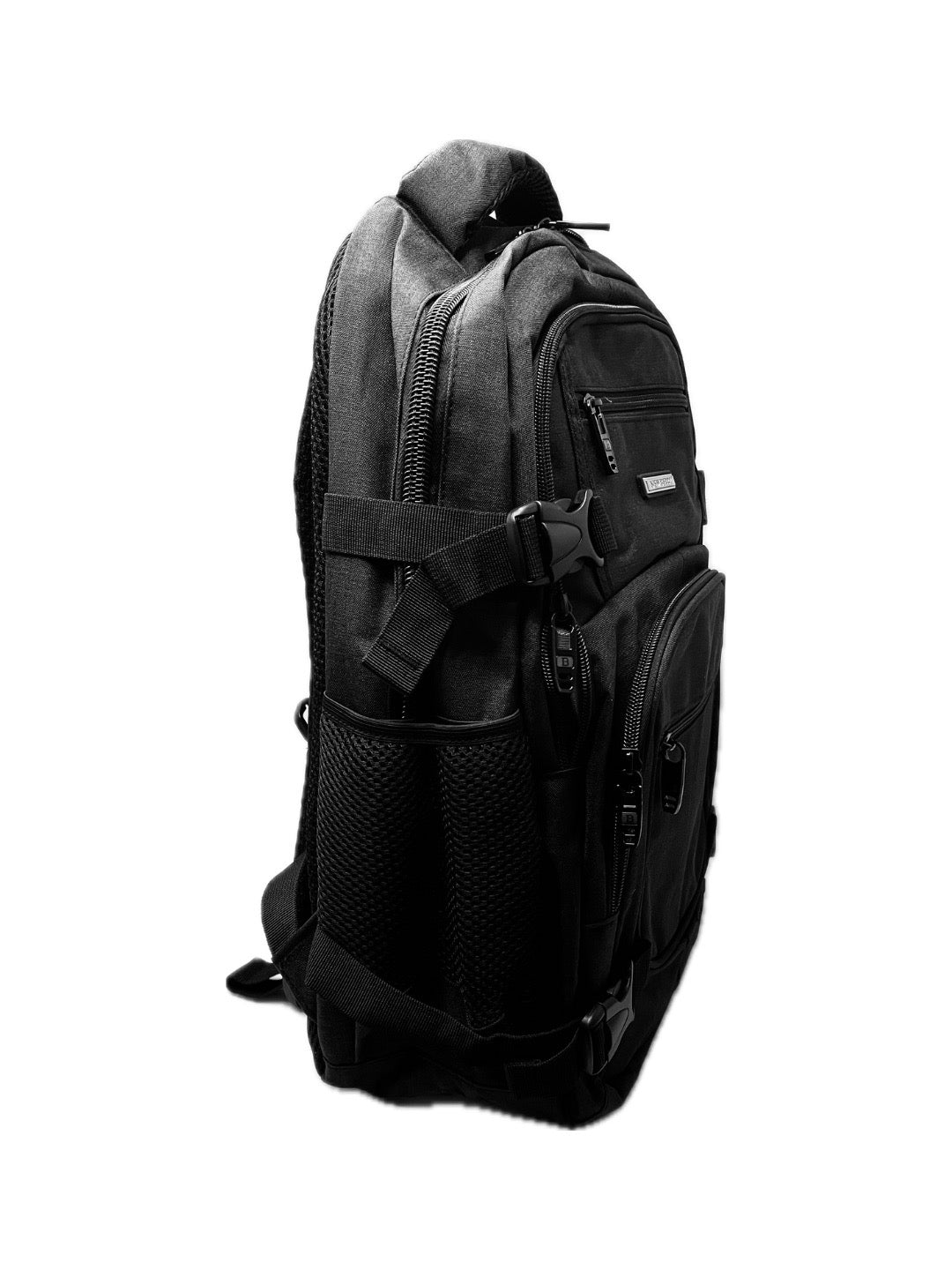 Turistický batoh s kapsou na dokumenty či notebook