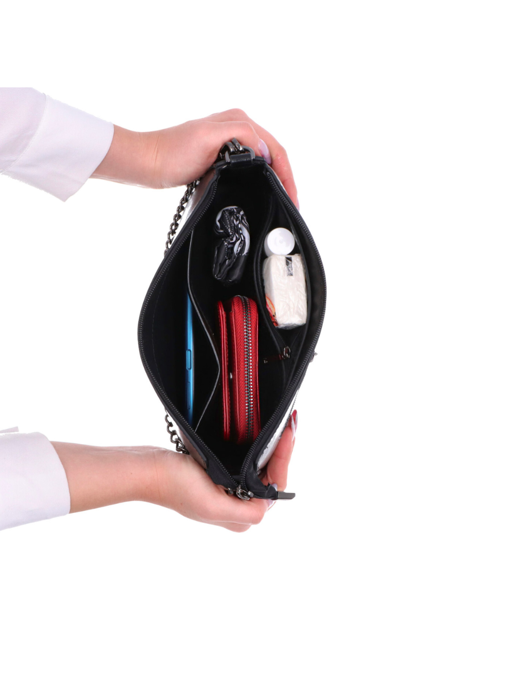 Společenská kožená kabelka Noelia Bolger s ozdobným řetízkem