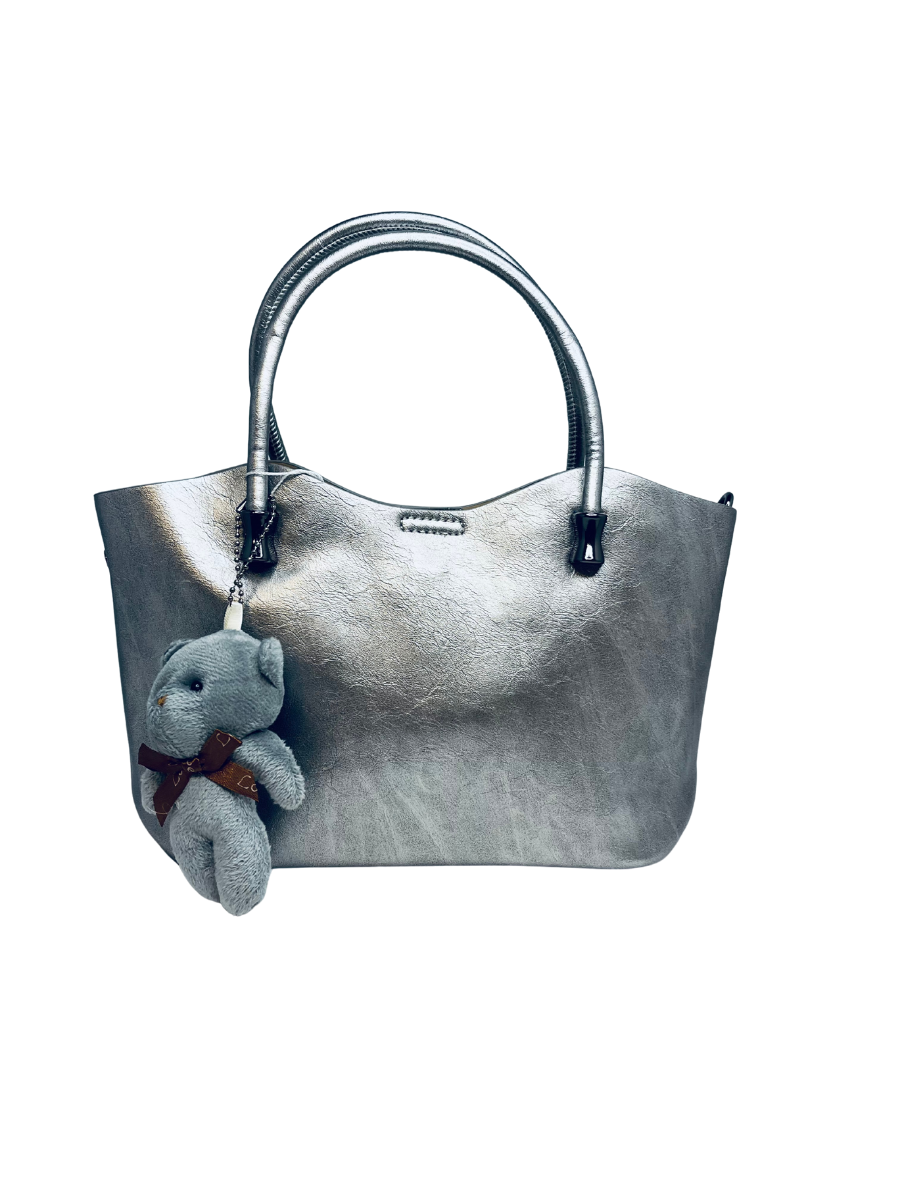 Malá dámská kabelka s přívěskem