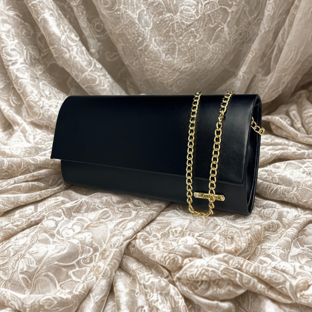 Minimalistické tvary, elegantní linie, kvalitní zpracování.
Modely, které doplní večerní šaty, formální outfit i slavnostní příležitosti.