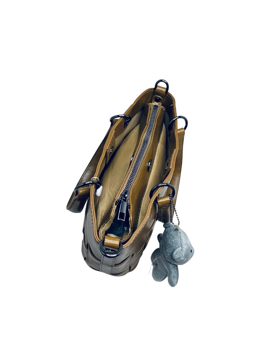 Malá dámská kabelka s přívěskem