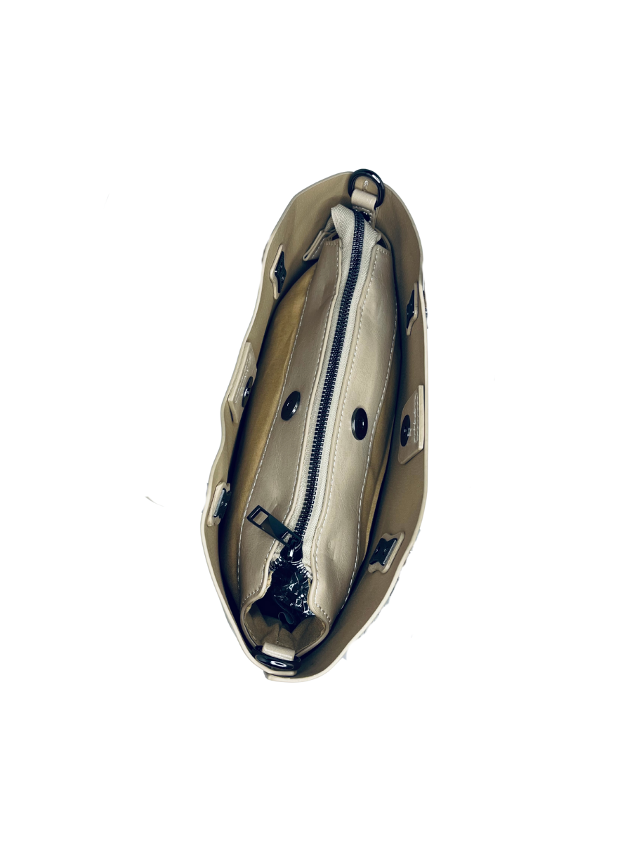 Malá dámská kabelka s přívěskem