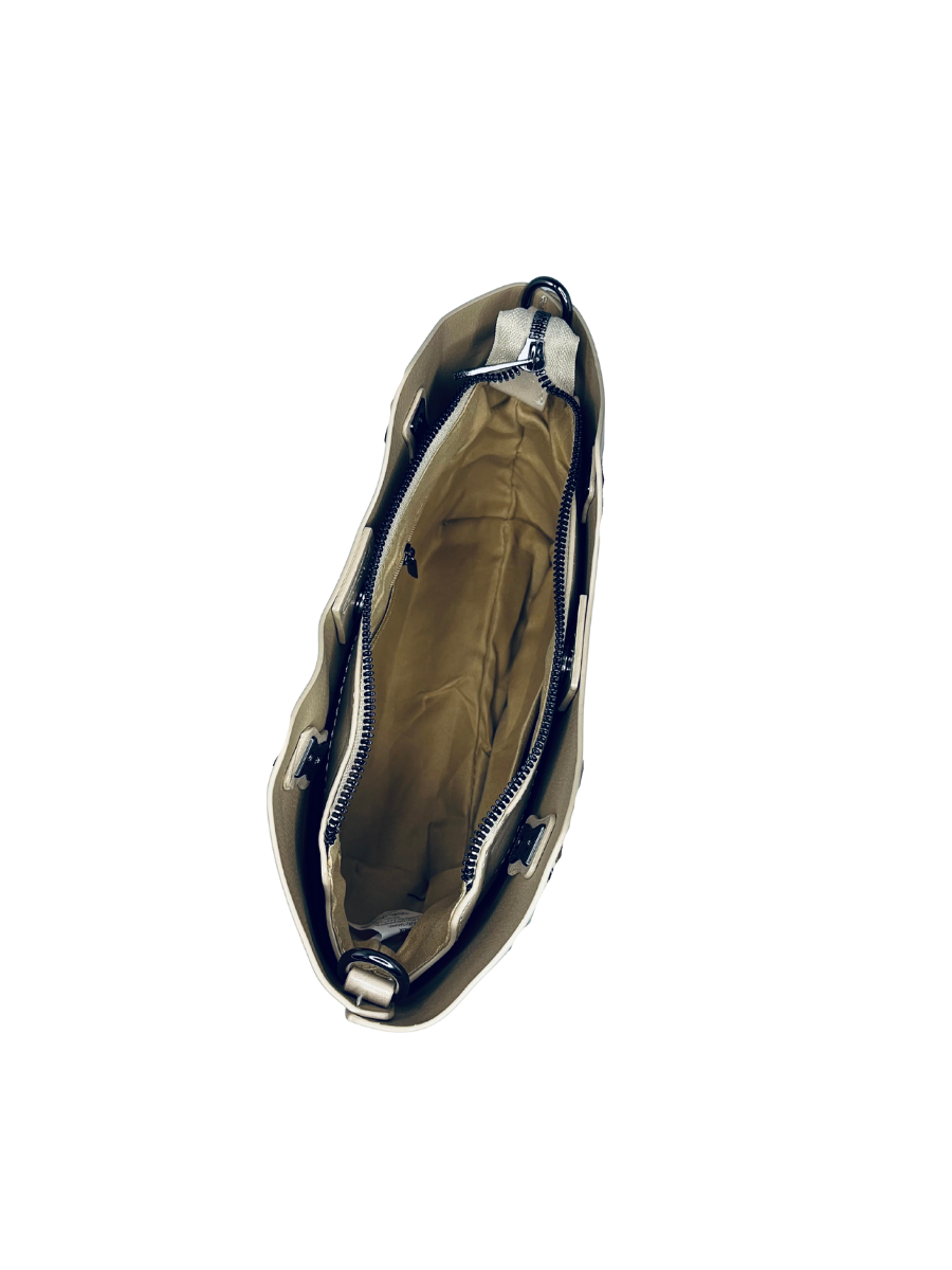 Malá dámská kabelka s přívěskem