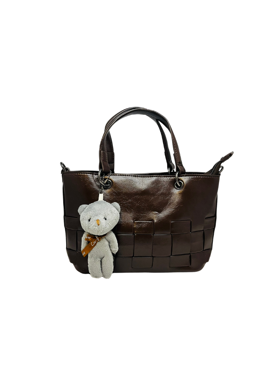 Malá dámská kabelka s přívěskem